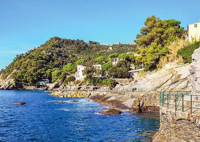 3 Bedroom Amazing In Apartment Zoagli